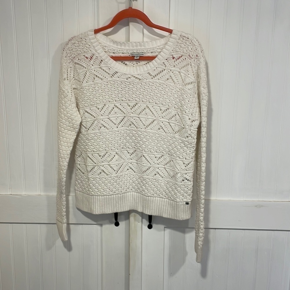 American Eagle outfitters : Beautiful, long sleeved, cable knit white size L